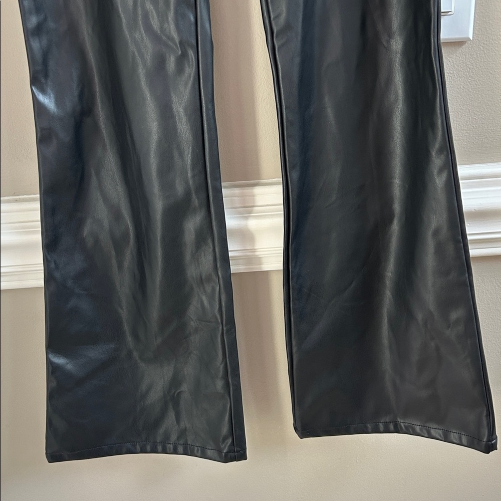 Vestique Black Rockstar Glam Pants Faux Leather Size Large NWT - Picture 3 of 10